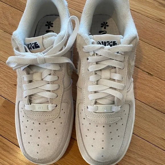 Nike Air Force ones. Women’s size 8 - Picture 2 of 5